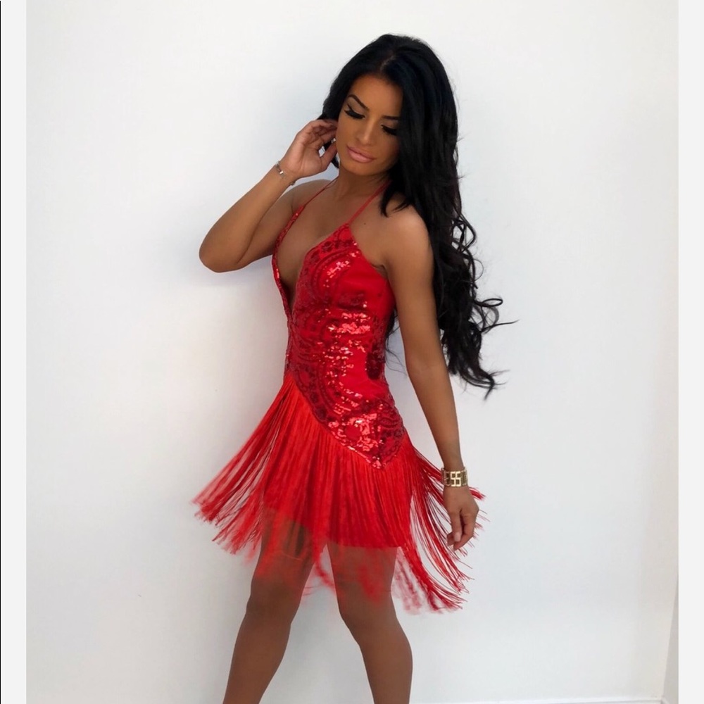 Elegant Scarlet Backless Sequin Dress - Picture 2 of 3